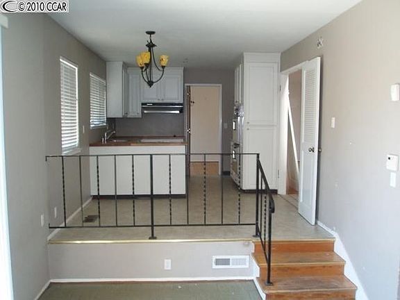5th image of 5049 Scarborough Dr