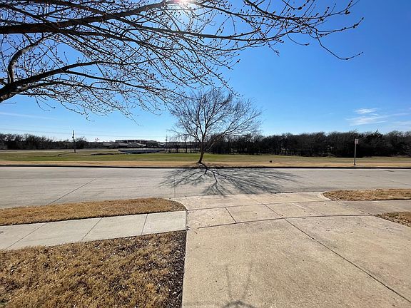 Beautiful Greenbelt View in the front