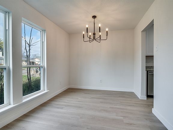 5th image of 4312 Astor Rd