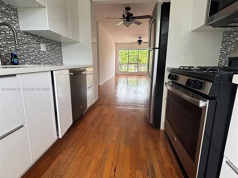 800 W 42nd St #1B — Photo 1