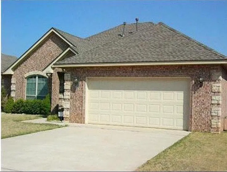 1133 Glen Eagles Court — Photo 2