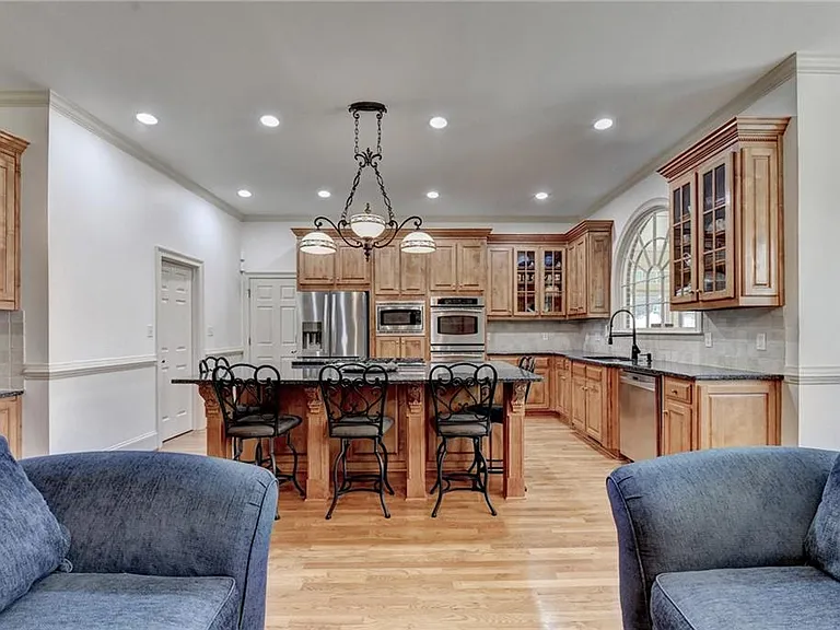8910 Pinehurst Cv — Photo 46