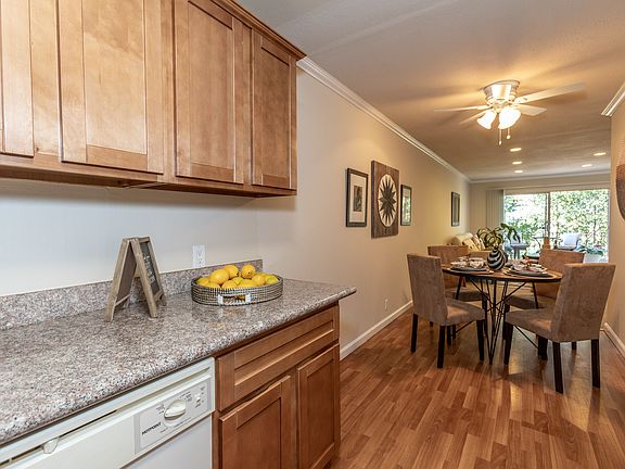 4th image of 1476 Creekside Dr #402