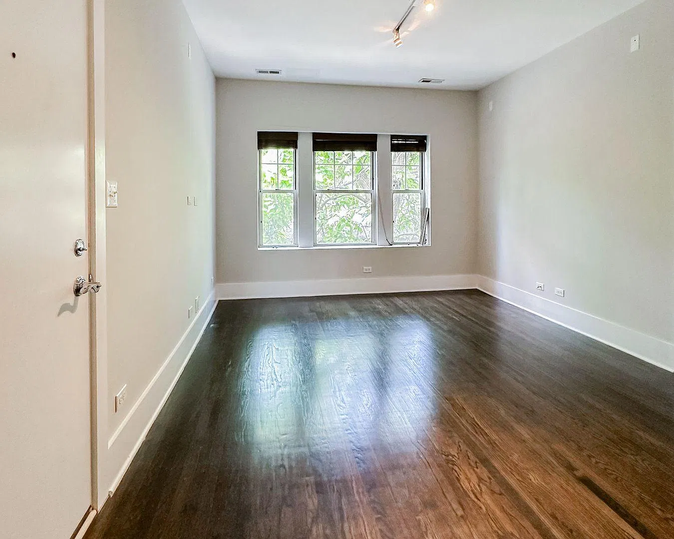 2 bed, 1000 sqft, $2,875 — Photo 3