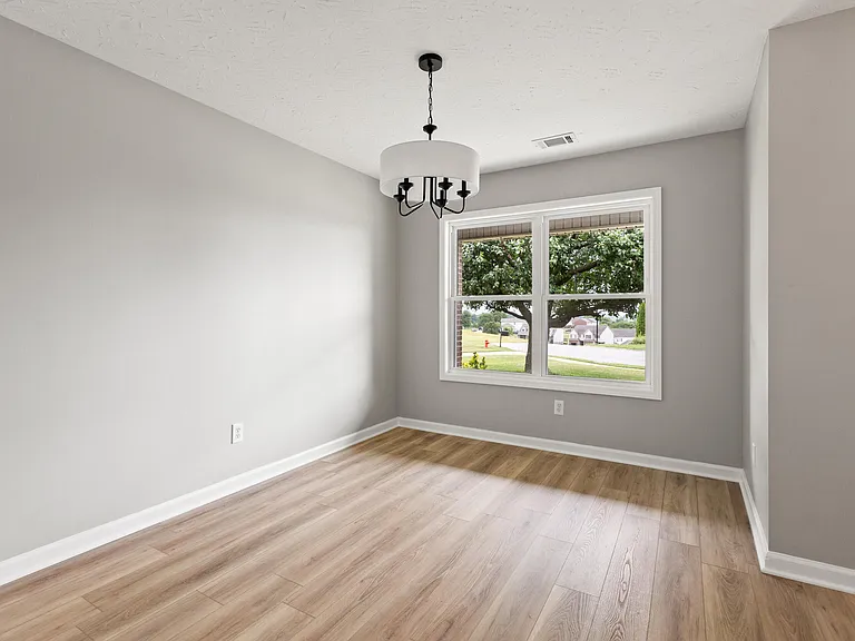 105 Bay Hill Dr — Photo 2