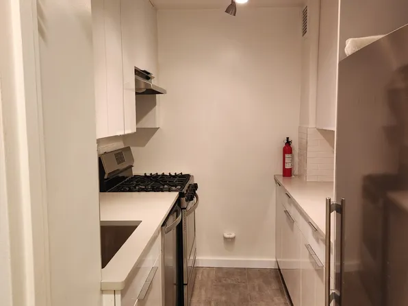 392 Central Park West image 10 of 17