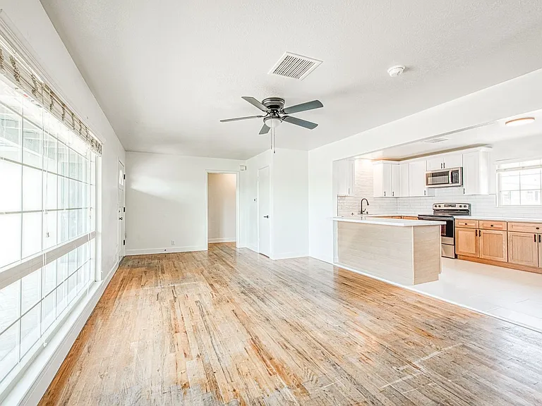 245 Minnewawa Ave #A — Photo 10