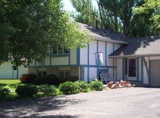 5909 Henry St, Maple Plain, MN 55359