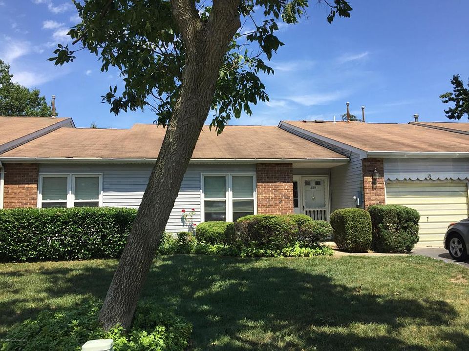 1st image of 119 Maplecrest Dr W #1000