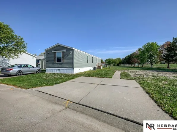 1016 Peach St, Lincoln, NE 68522