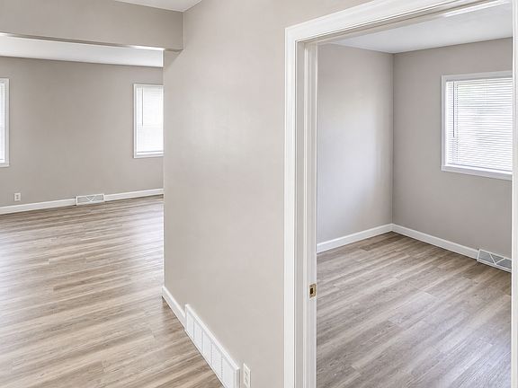 3rd image of 4007 45th St #D722c159e