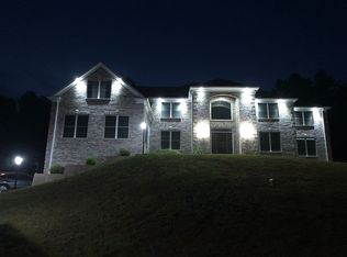 21 Caliburn Ct, Wappingers Falls, NY 12590
