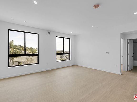 5th image of 1825 N New Hampshire Ave #203