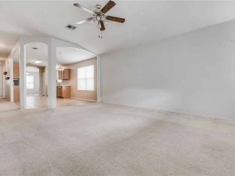 602 Golden Gate Dr — Photo 7