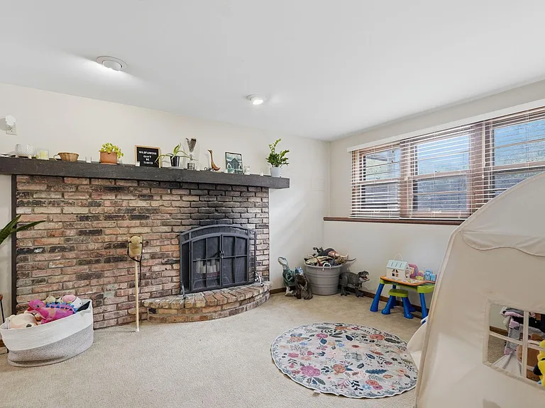 3308 Roosevelt Ct NE — Photo 19