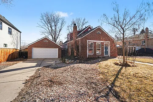 1058 Jasmine St Photo 1