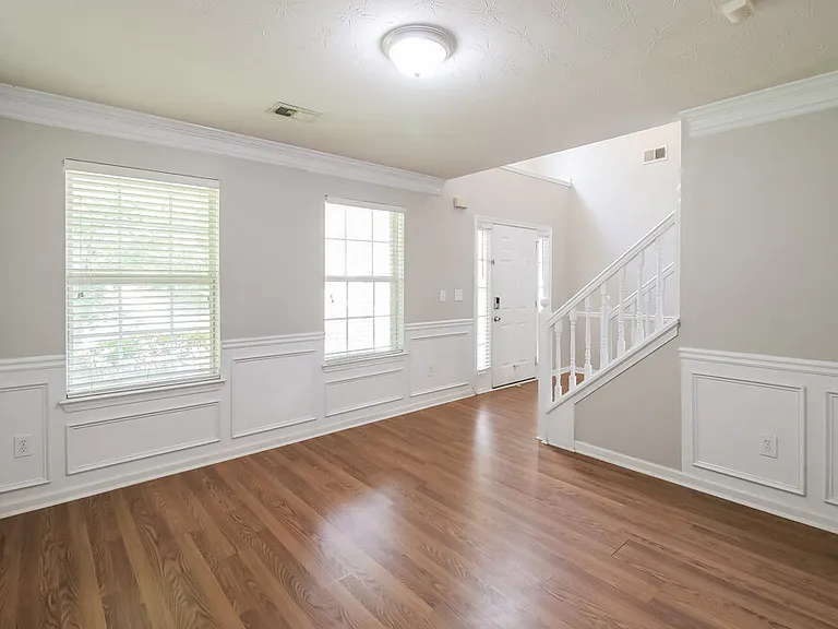112 Garrison Ln — Photo 10