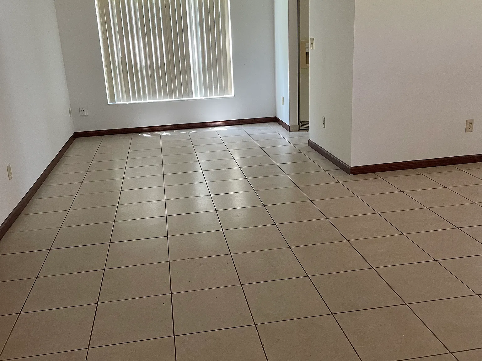 3 bed, 1748 sqft, $3,575 — Photo 3