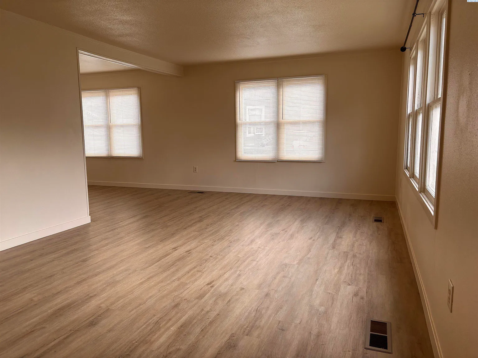3 bed, 1.0 bath, 1500 sqft, $1,450 — Photo 1