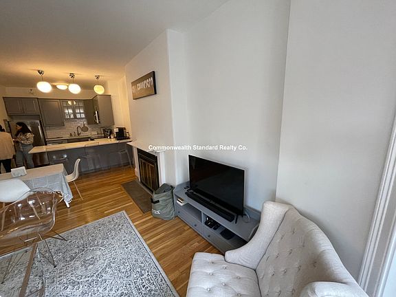 4th image of 922 Beacon St #22