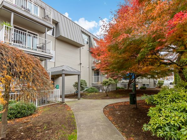 11540 Pinehurst Way NE APT 302