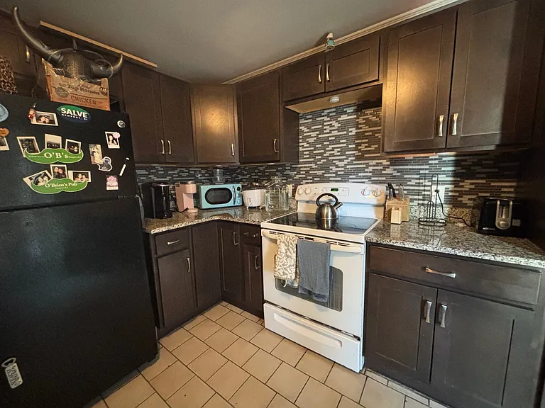 39 Annandale Rd #H — Photo 3