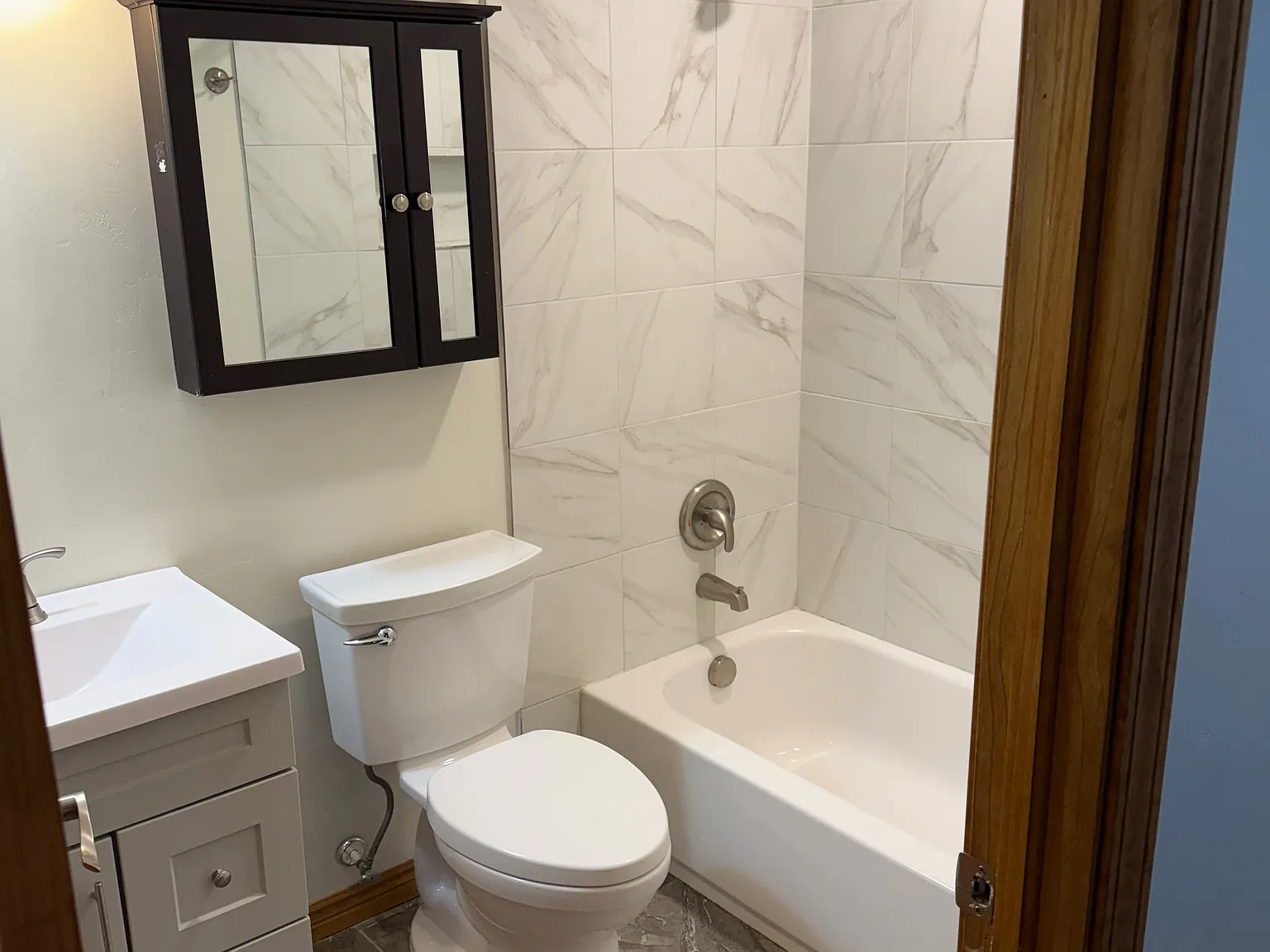 3 bed, 1100 sqft, $2,200 — Photo 3