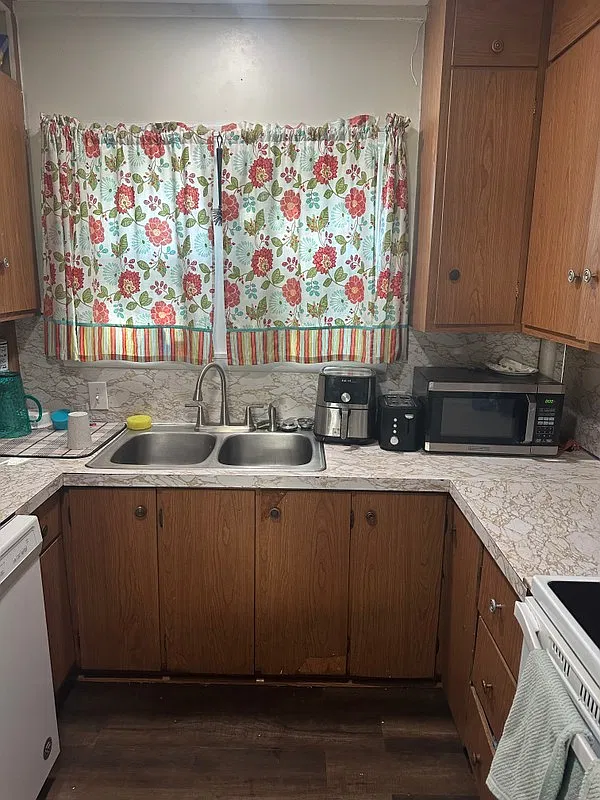 2312 Knapp Street — Photo 3