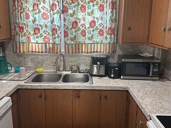 3rd image of 2312 Knapp St
