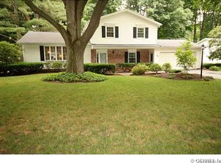 26 Fairfield Dr, Fairport, NY 14450