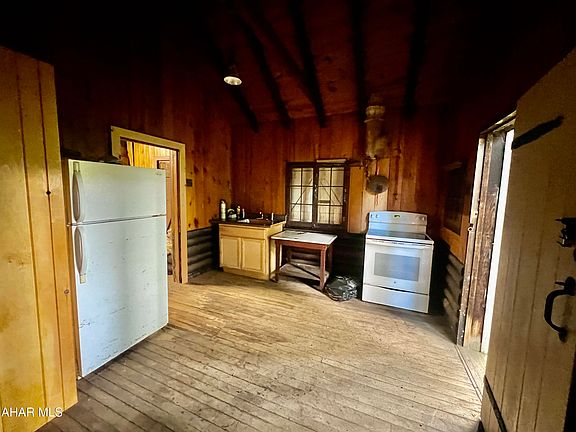 3rd image of 2445-2447 Kettle Rd