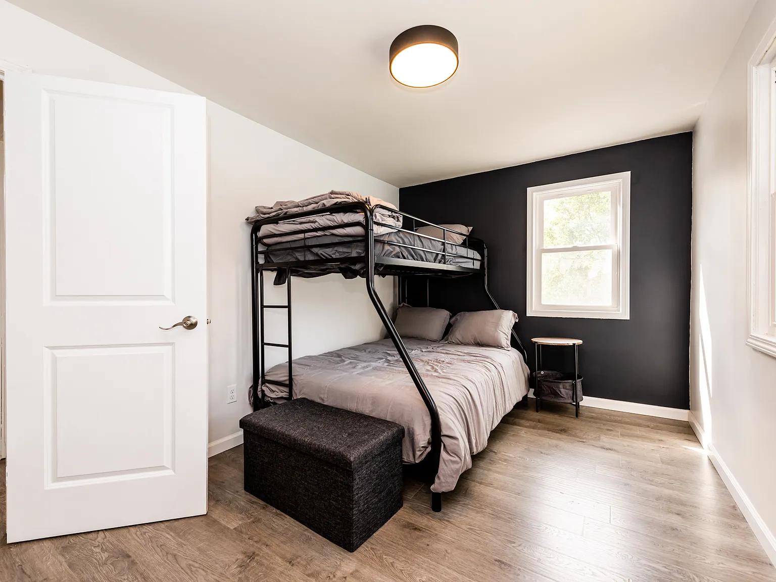 3 bed, 988 sqft, $2,200 — Photo 3