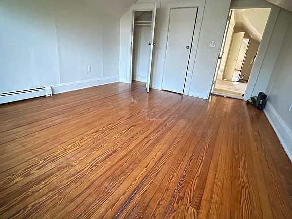 5th image of 35 Beekman Ave Floor 1