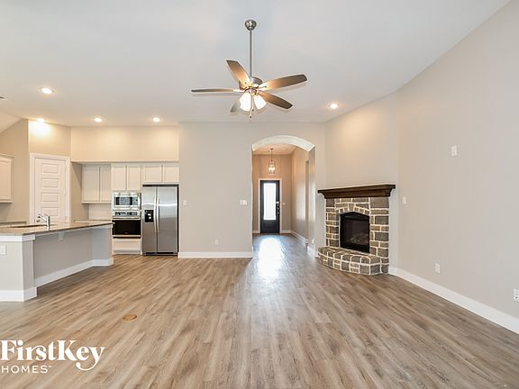 5th image of 1922 Galenda Dr
