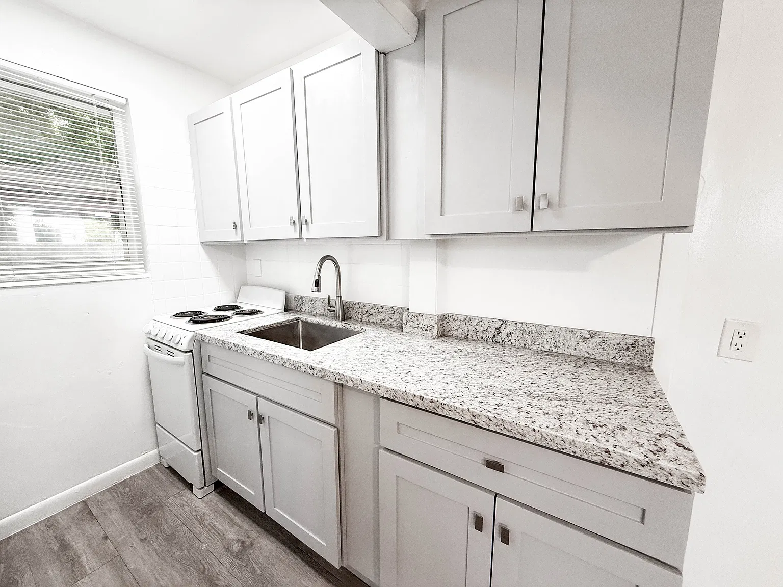 Studio, 400 sqft, $1,350 — Photo 4