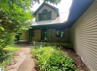 5170 E Valley Rd, Mount Pleasant, MI 48858