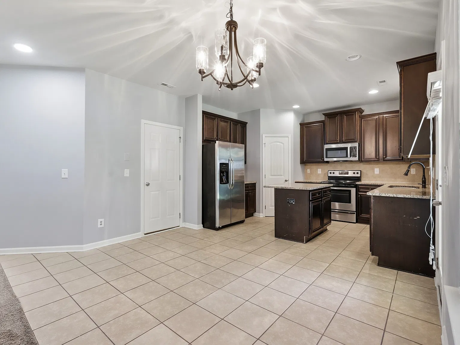 339 Regimental Dr — Photo 4