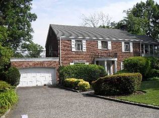 37 Shore Park Rd, Great Neck, NY 11023