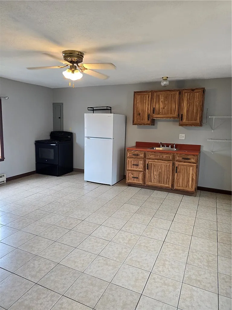 1 bed, 1.5 bath, $650 — Photo 4