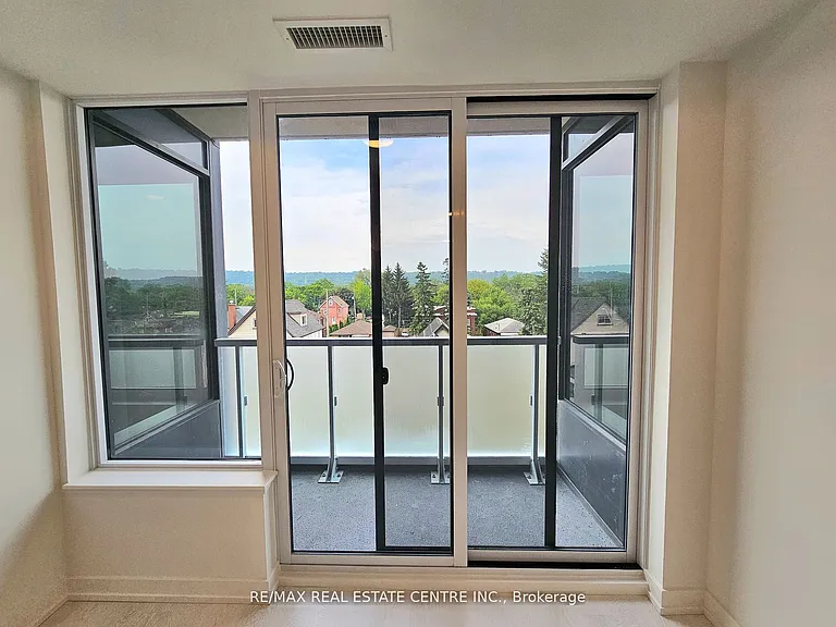 415 Main St W #401 — Photo 12