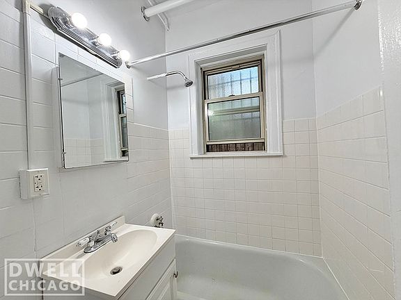 5th image of 2534 N Sawyer Ave #105