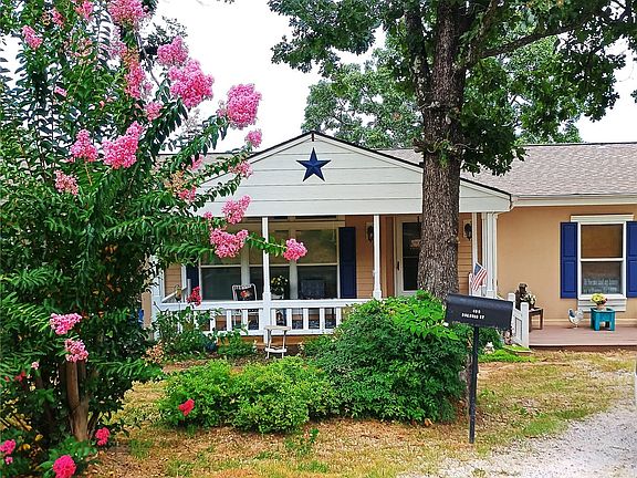 3rd image of 400 Dogwood St