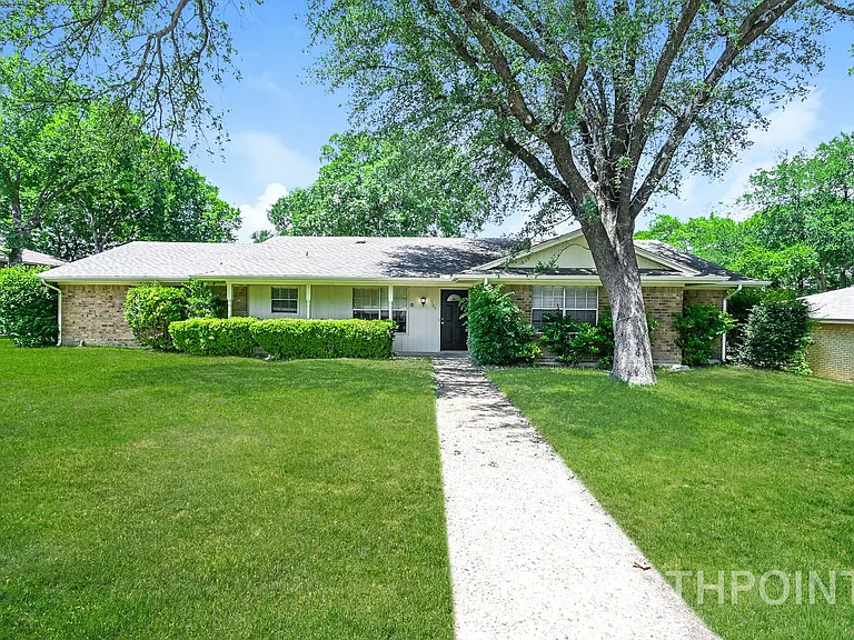 1105 Cedar Ridge Dr — Photo 1