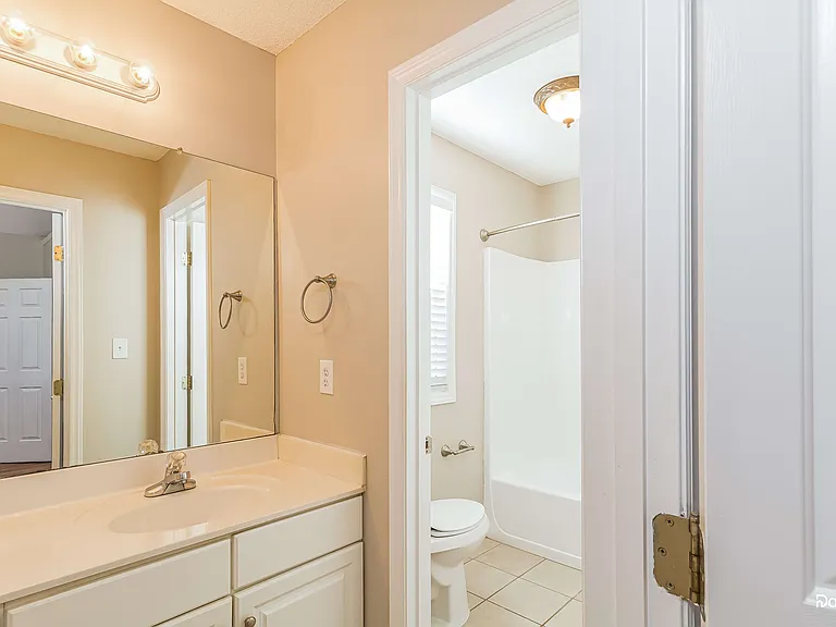 2841 Glastonbury Rd — Photo 11