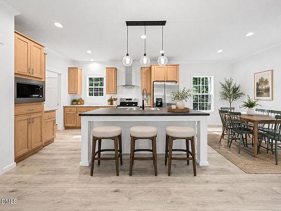 5th image of 2558 Buckingham Dr