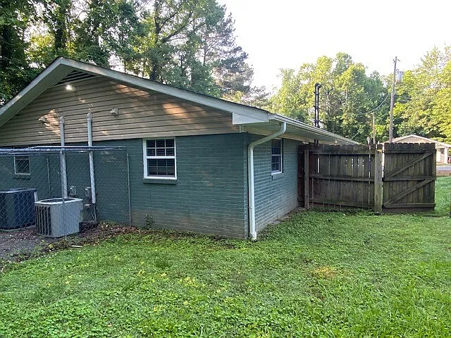 2 bed, 1.0 bath, 750 sqft, $1,100 — Photo 2
