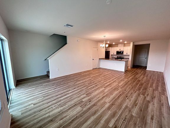 4th image of 733 Stoney Point Cir