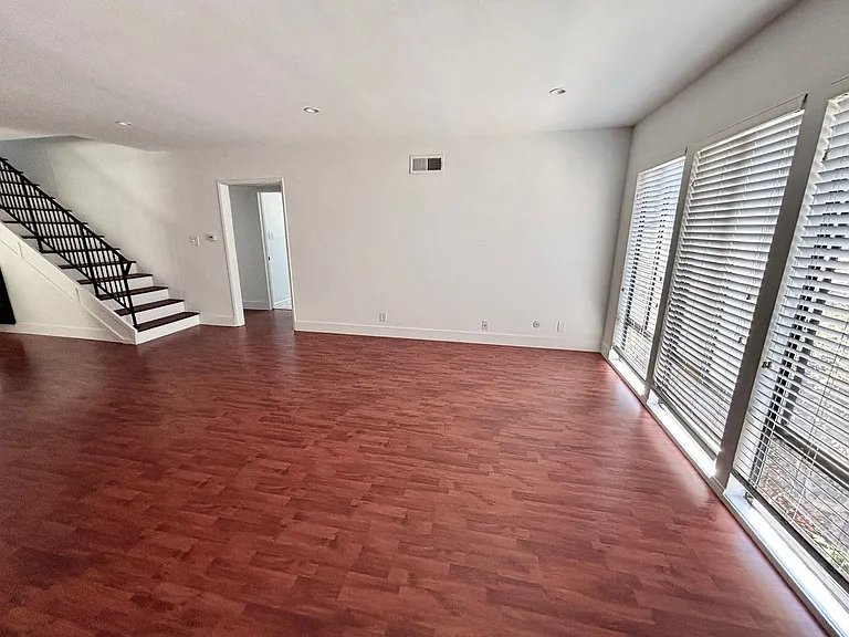 336 Bungalow Dr — Photo 1