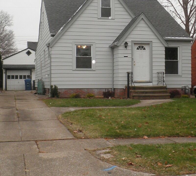 1st image of 8311 Oxford Dr