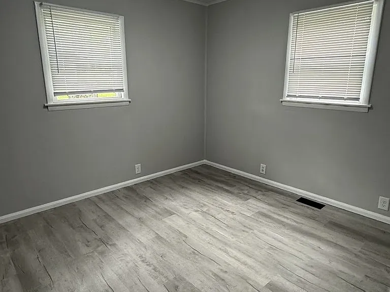 725 S Luick Ave — Photo 2